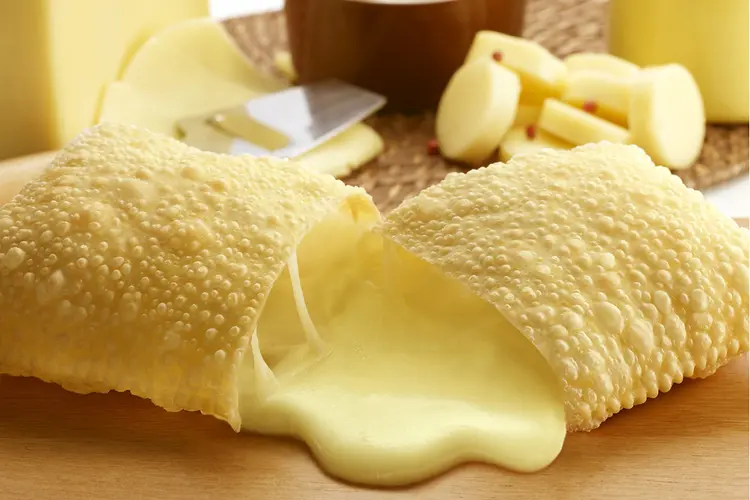 Pastel de queijo da rede 10 Pastéis: ao todo, o rodízio oferece 22 sabores de pastel (10 Pastéis/Divulgação)