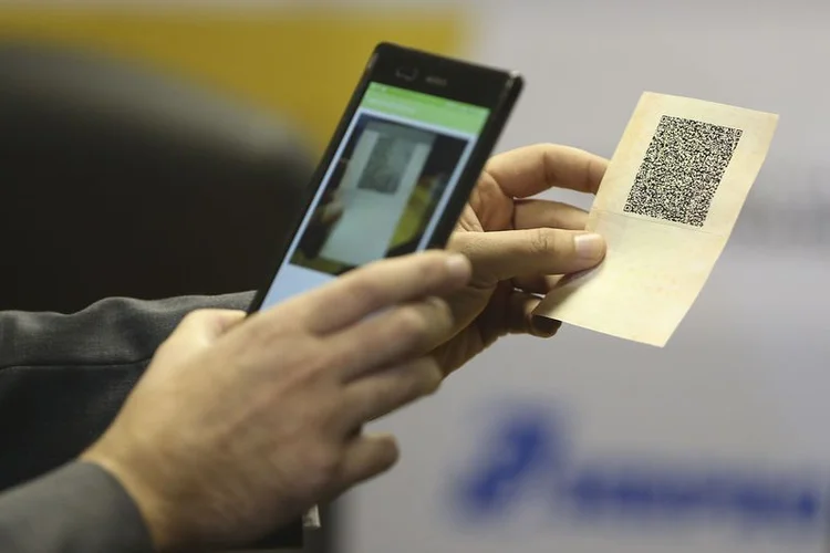 A nova Carteira de Habilitação (CNH) com o QR Code (José Cruz/Agência Brasil)