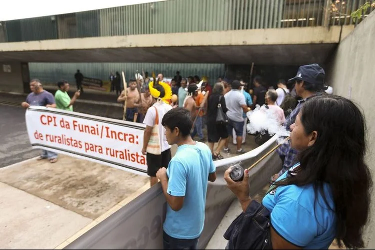 Protesto: "A CPI é uma forma de intervir na Funai para acabar com o processo demarcatório das nossas terras tradicionais", diz uma das lideranças (Marcelo Camargo/Agência Brasil)