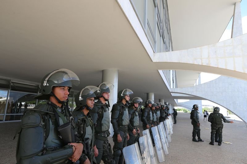 Senadores param votações após decreto das Forças Armadas