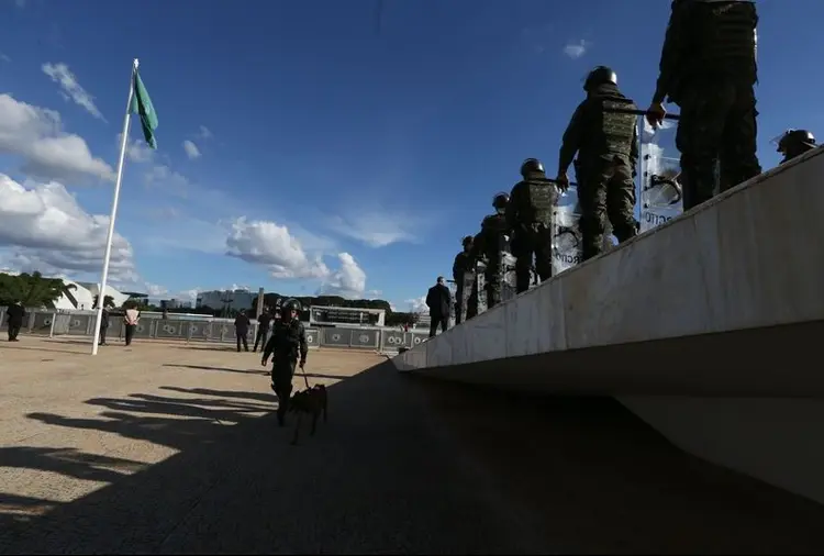 Segurança: atuação militar na esplanada está restrita à área dos prédios dos ministérios e palácios (Valter Campanato/Agência Brasil)