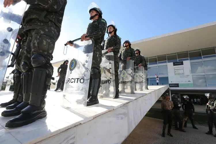 Forças Armadas: nesta manhã, os soldados ainda faziam a segurança da Esplanada dos Ministérios (Valter Campanato/Agência Brasil)