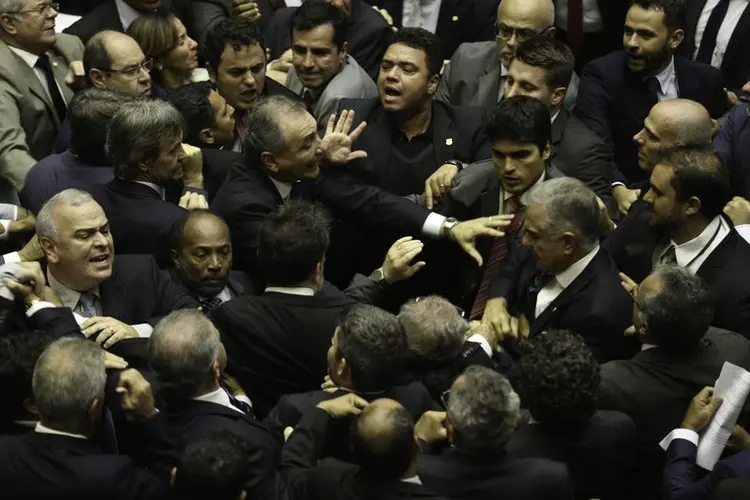 Câmara: o plenário incendiou com os parlamentares aos gritos (Fabio Rodrigues Pozzebom/Agência Brasil/Agência Brasil)