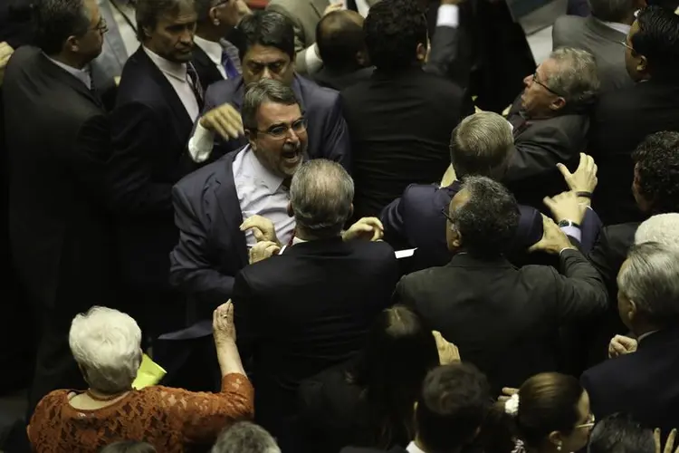 Brasília - Deputados discutem no Plenário da Câmara após governo determinar reforço de tropas federais para proteger Esplanada (Fabio Rodrigues Pozzebom/Agência Brasil/Agência Brasil)