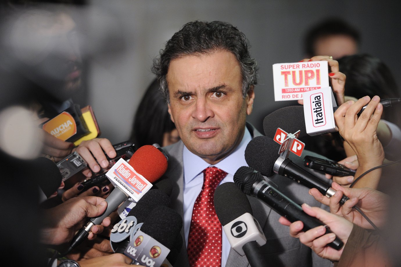Defesa de Aécio tenta reverter afastamento autorizado por Fachin