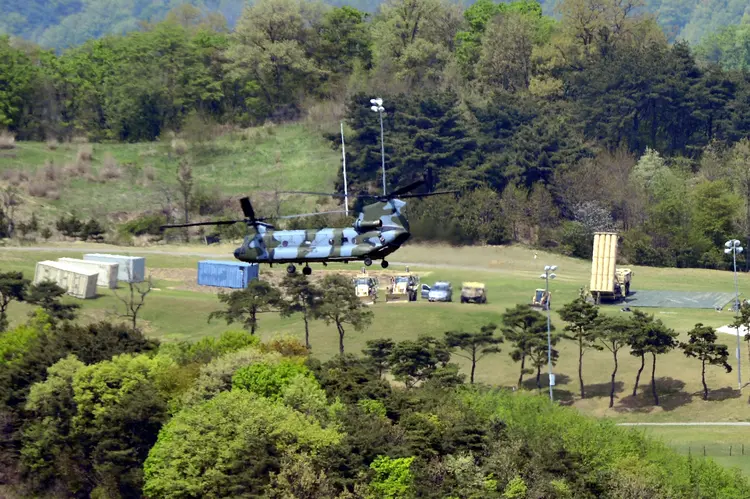 THAAD visto em distrito sul-coreano: os habitantes desta comarca agrícola estão preocupados pela possibilidade de que sua região se torne alvo de ataques norte-coreanos (Lee Jong-hyeon/News1/Reuters)