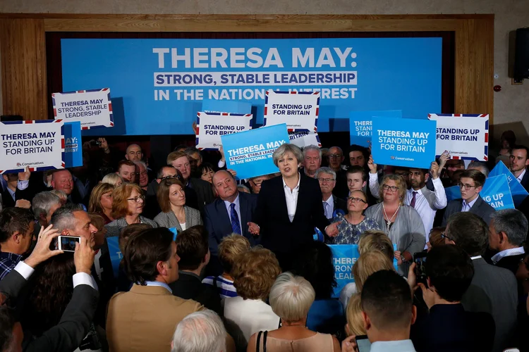 Theresa May: mais de sete milhões de britânicos foram chamados ontem às urnas (Andrew Yates/Reuters)