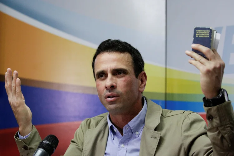 Capriles, de 46 anos, se referiu ao ato de Guaidó como um juramento e não como uma autoproclamação (Marco Bello/Reuters)