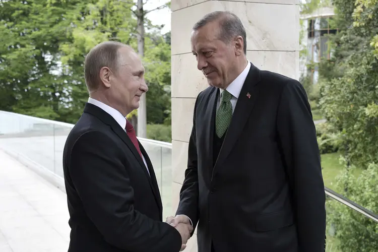 Vladimir Putin e Tayyip Erdogan: última reunião entre Erdogan e Putin aconteceu em março deste ano (Alexei Nikolsky/Reuters)