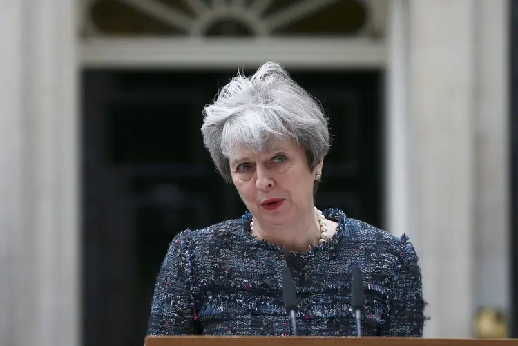Theresa May convocou a eleição antecipada para fortalecer sua posição nas negociações da desfiliação do Reino Unido da União Europeia (Neil Hall/Reuters)