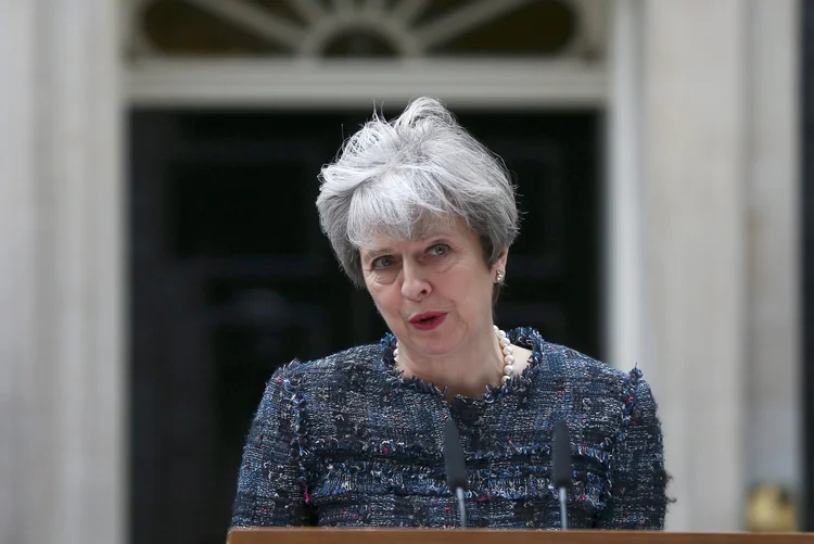 Theresa May: pela primeira vez na história, as eleições locais acontecem em plena campanha das eleições gerais (Neil Hall/Reuters)