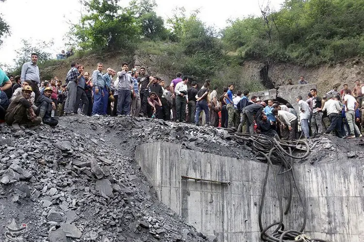 Explosão em mina no Irã: até agora foram recuperados os corpos de 21 mineiros (Tasnim News Agency/Reuters)