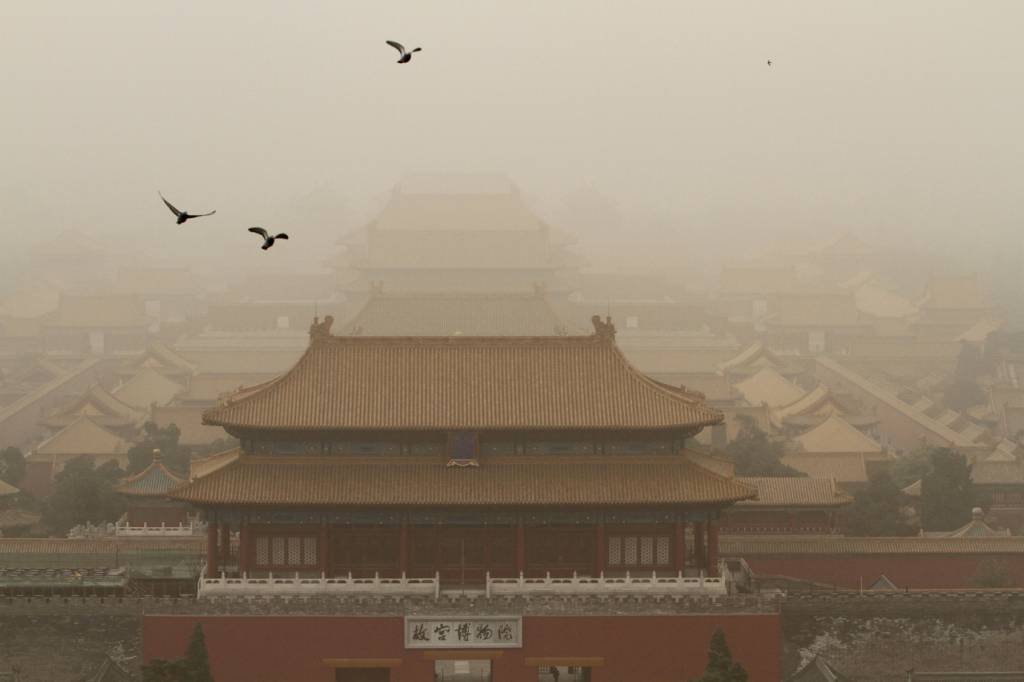 Tempestade de poeira envolve parte do norte da China