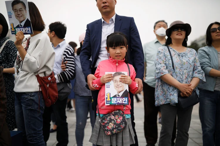 Votações: as últimas pesquisas dão como claro favorito o liberal Moon Jae-in (Kim Hong-Ji/Reuters)