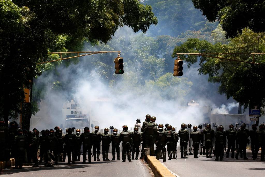 Ao menos 65 militares foram detidos nos protestos na Venezuela