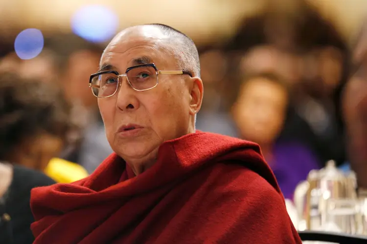 Dalai Lama está adotando uma postura mais cautelosa em relação a qualquer reunião com o líder norte-americano (Kevin Lamarque/Reuters)