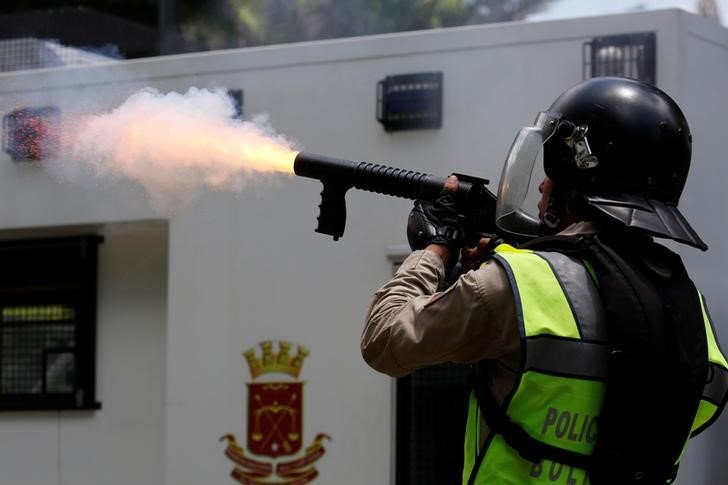 Violência aumenta na Venezuela com protestos e saques