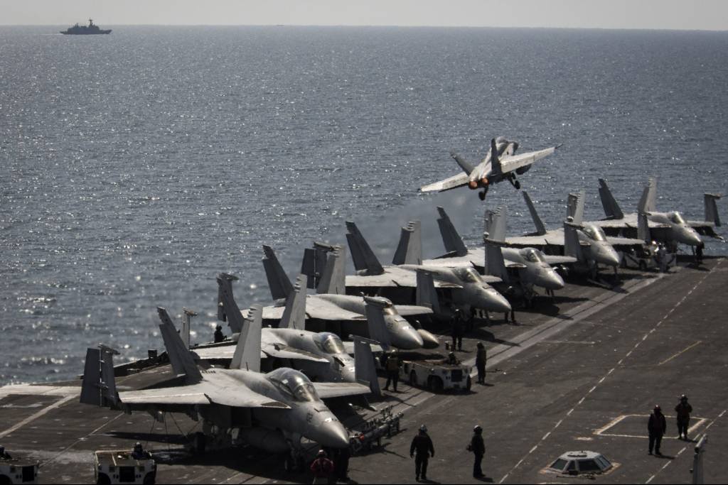 EUA deslocam outro porta-aviões para perto da península coreana