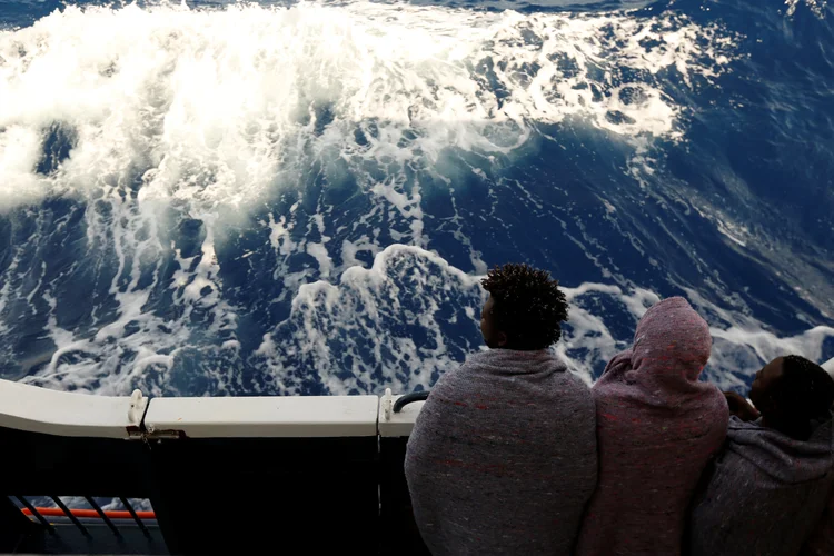 Resgate foi feito a cerca de 83 km do Cabo de Palos; (Darrin Zammit Lupi/Reuters)