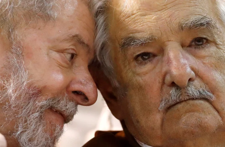 Lula e Mujica: ex-presidente do Uruguai lembrou que, em mais de uma ocasião na história humana, "condenaram pessoas que depois viraram heróis" (Leonardo Benassatto/Reuters)