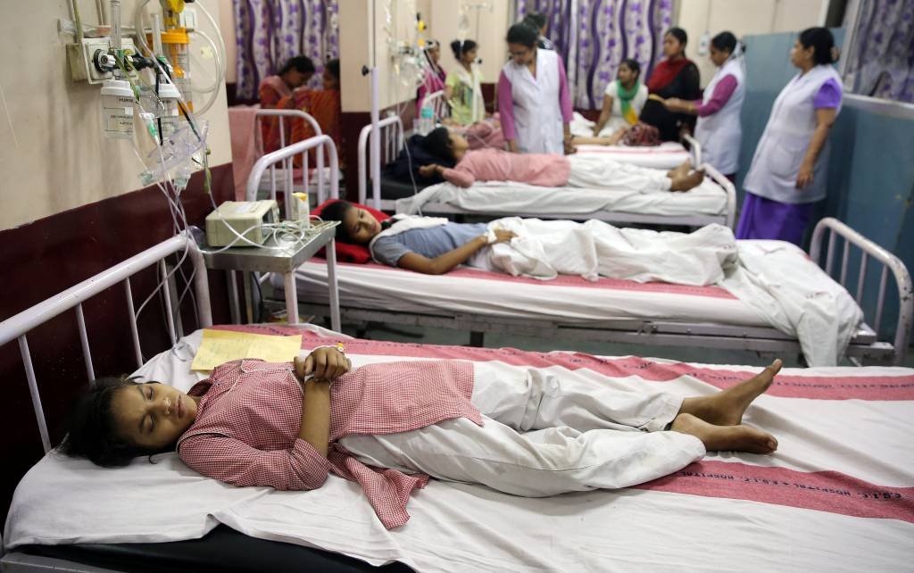 85 crianças são hospitalizadas após vazamento de gás na Índia