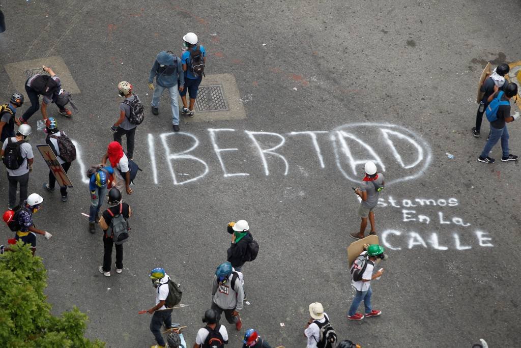 OEA critica julgamento de civis em cortes marciais da Venezuela