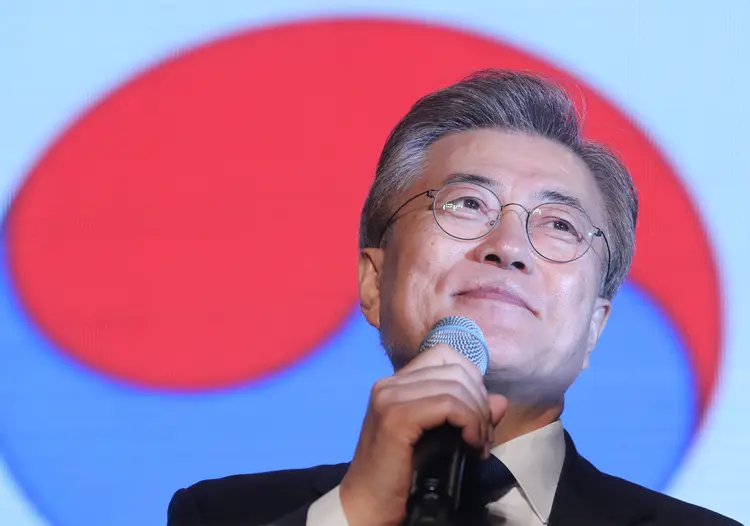 Moon: presidente sul-coreano declarou que irá "negociar sinceramente" com os EUA e a China sobre a ativação de um sistema antimísseis dos EUA (Seo Myeong-gon /Yonhap/Reuters)