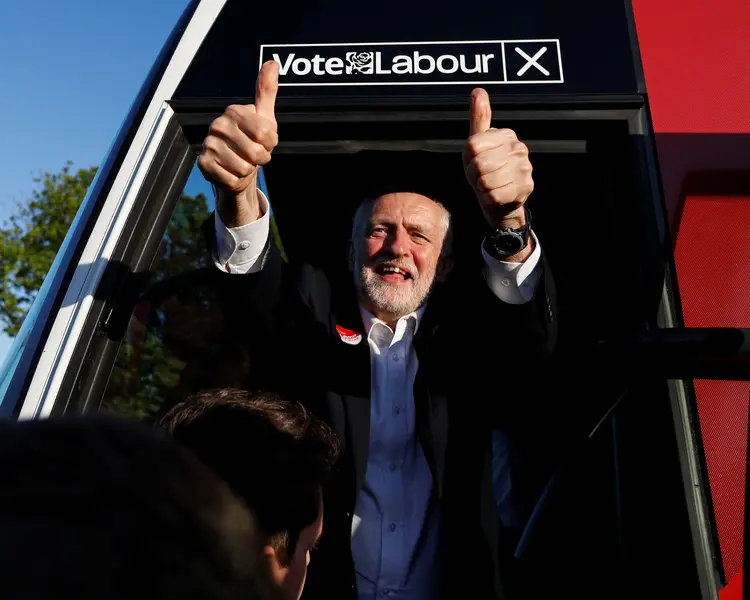 Corbyn: Theresa May adiantou as eleições de 2020 para junho próximo, com a intenção de aumentar sua maioria absoluta na Câmara dos Comuns (Phil Noble/Reuters)