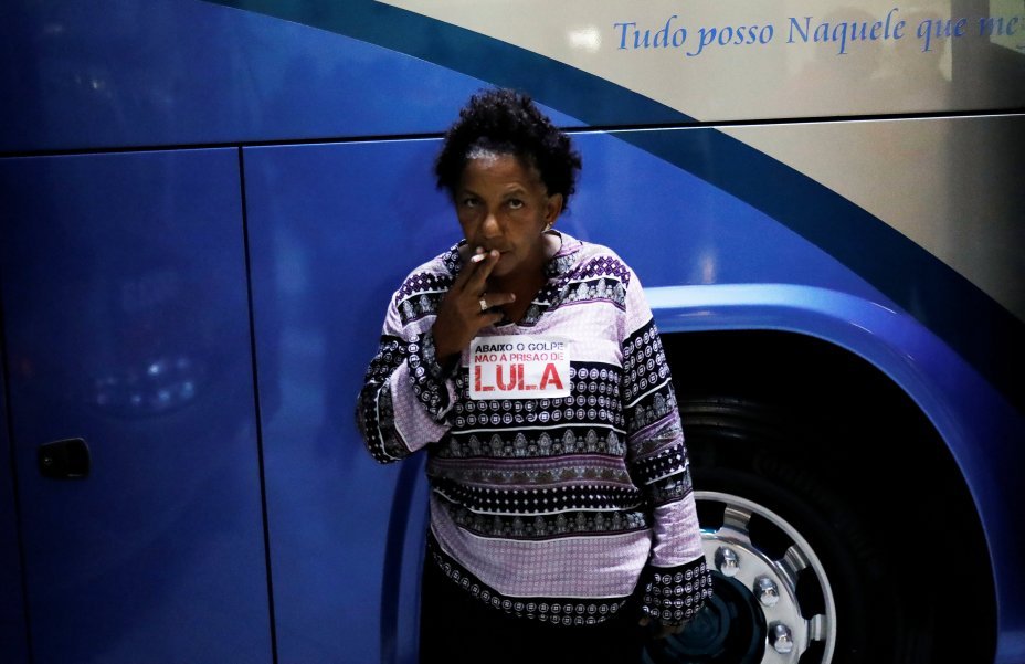 <span>Membro do Movimento dos Sem-Teto (MST) viaja</span><span> a Curitiba para apoiar Lula durante depoimento ao juiz Sérgio Moro</span>