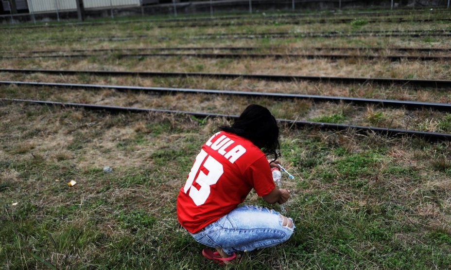 <span>Membro do Movimento dos Sem-Teto (MST) viaja</span><span> a Curitiba para apoiar Lula durante depoimento ao juiz Sérgio Moro</span>