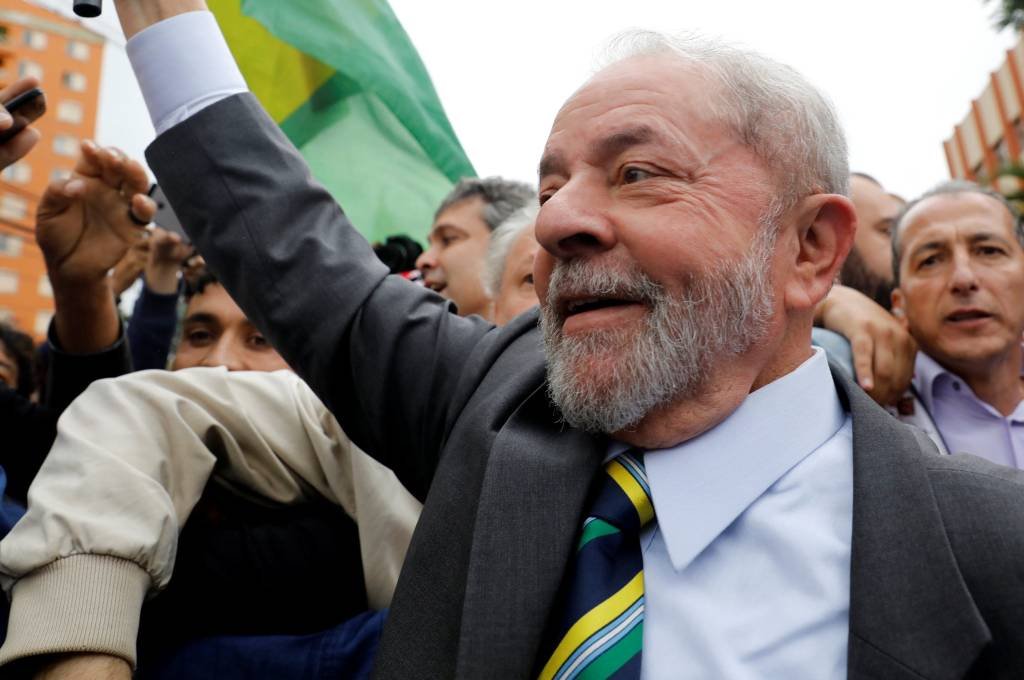 Terei prazer de falar de sítio quando chegar inquérito, diz Lula