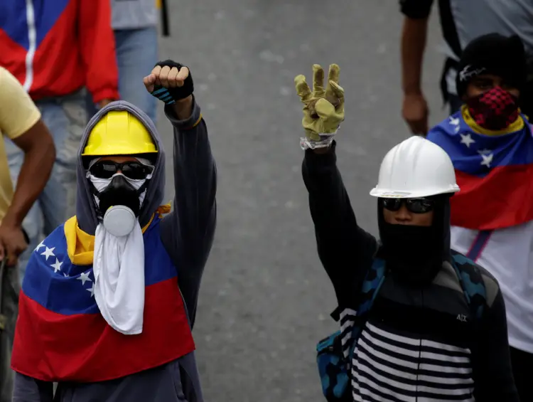 Protesto em Caracas: desde o fim de março, quando se iniciaram os protestos, forças de segurança bloquearam todas as mobilizações opositoras próximas à sede do governo (Marco Bello/Reuters)