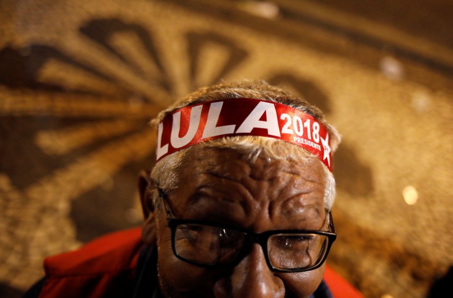 Manifestantes pró-Lula protestam em Curitiba no dia de seu depoimento a Sergio Moro (10/05)