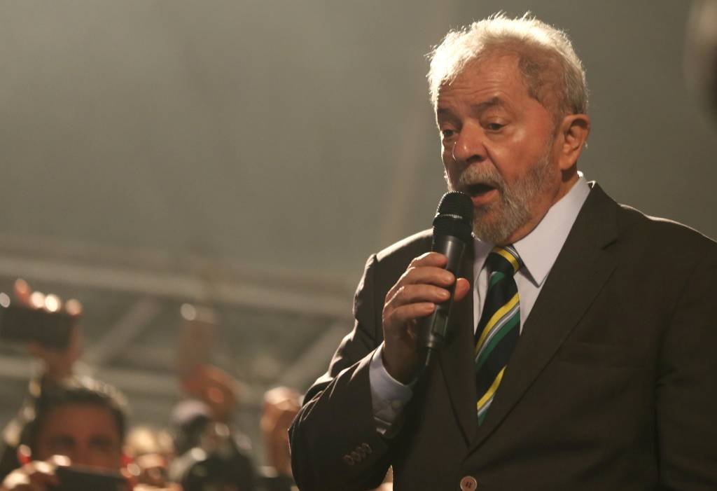 Quero ser julgado por provas e não convicções, diz Lula em ato