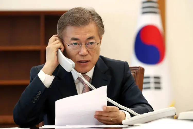 Moon Jae in: "acredito que a China está se esforçando para impedir que a Coreia do Norte faça provocações adicionais, mas não há resultados tangíveis por ora" (Foto/Reuters)