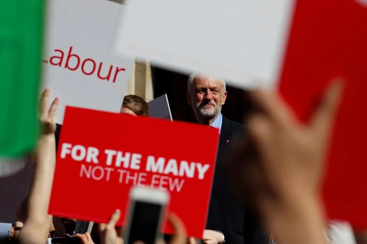 Jeremy Corbyn: apoiadores de Corbyn dizem que o manifesto é "transformador" e que as políticas que contêm desfrutam de amplo apoio (Phil Noble/Reuters)