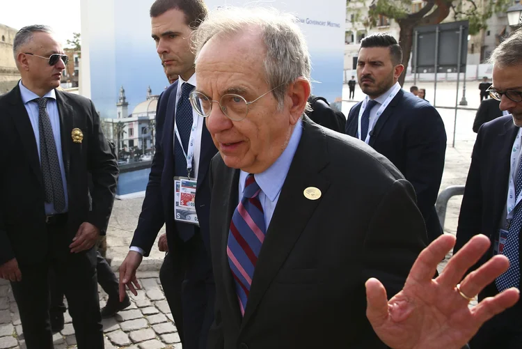 O ministro de Finanças da Itália, Pier Carlo Padoan, chega para reunião do G7 em Bari, Itália, em 12/05/2017 (Alessandro Bianchi/Reuters)