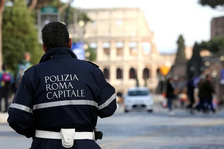 Explosão em Roma: testemunha Giulia Scalondro, que trabalha em um café próximo, contou ter ouvido uma explosão seguida por outra mais forte (Stefano Rellandini/Reuters)