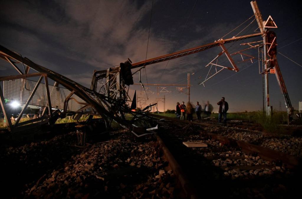 Descarrilamento de trem na Grécia deixa ao menos quatro mortos