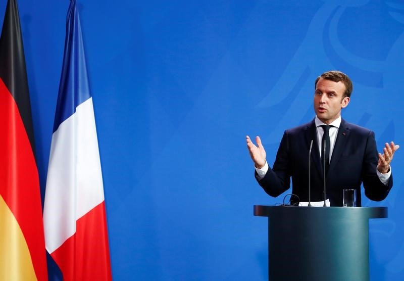 Presidente francês diz que mudar tratado da UE "não é tabu"