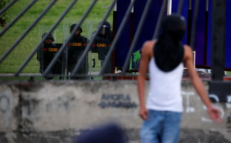 Protesto: Maduro enfrenta uma onda de protestos desde 1º de abril (Carlos Garcia Rawlins/Reuters)
