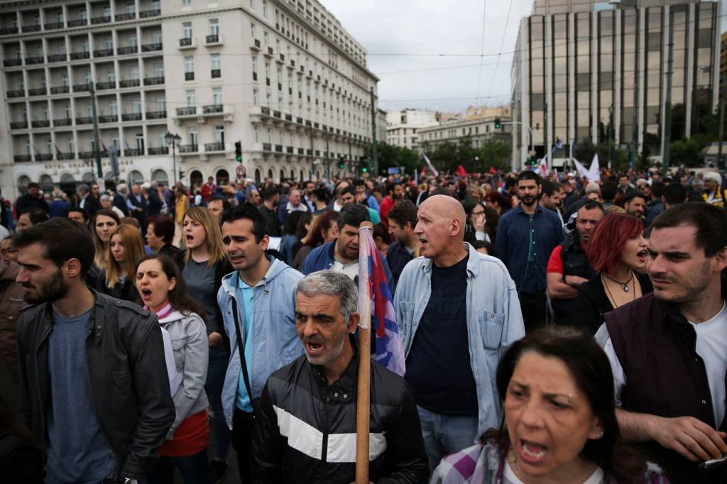 Grécia vive primeira greve geral do ano contra novos cortes