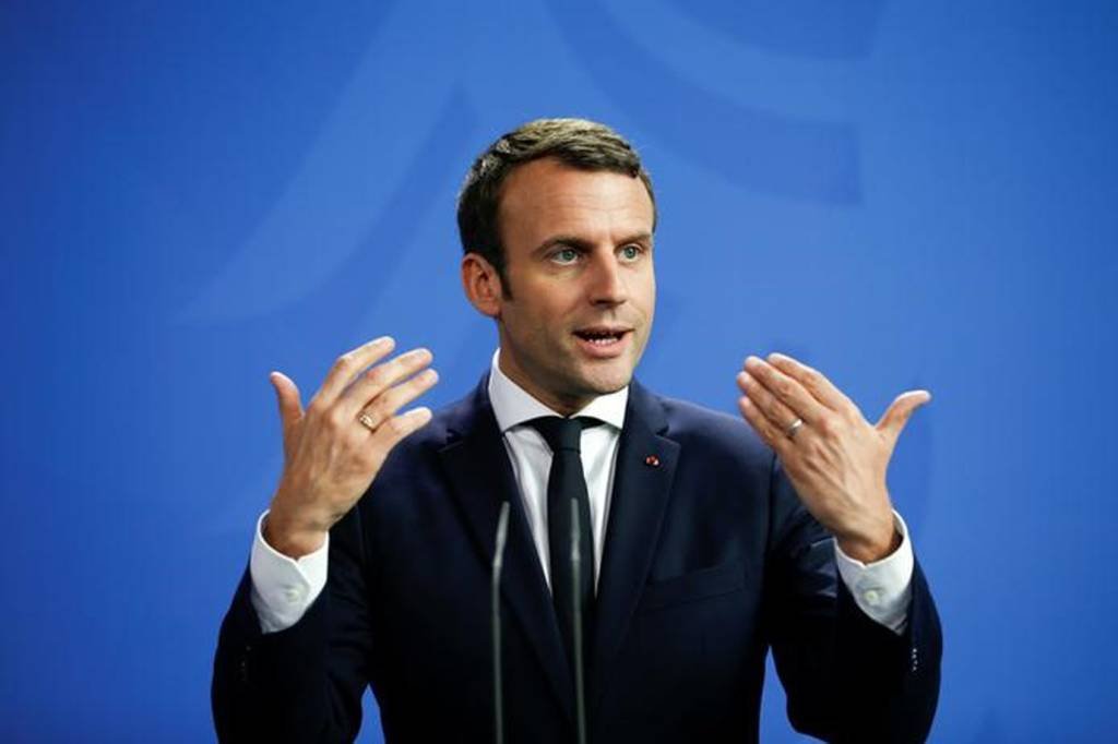 Macron quer reduzir em um terço número de deputados e senadores