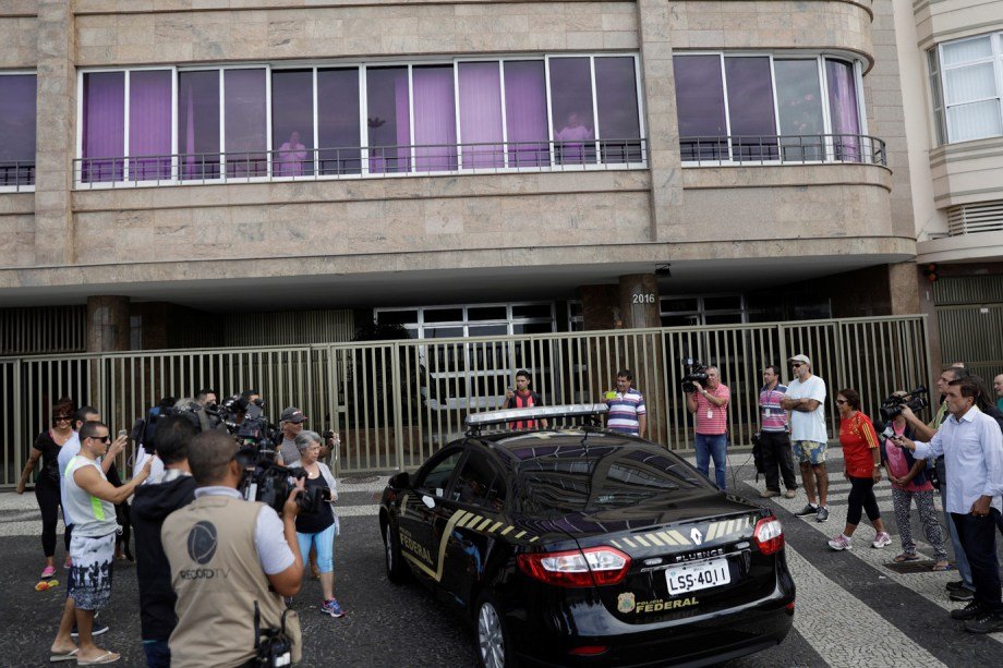 Polícia Federal faz operação nos endereços de Aécio Neves