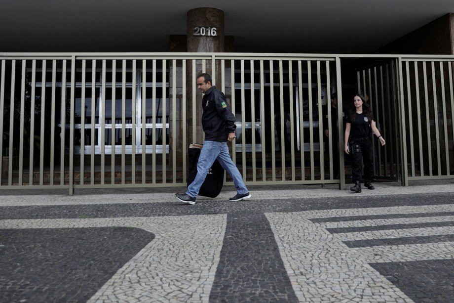 Polícia Federal faz operação nos endereços de Aécio Neves