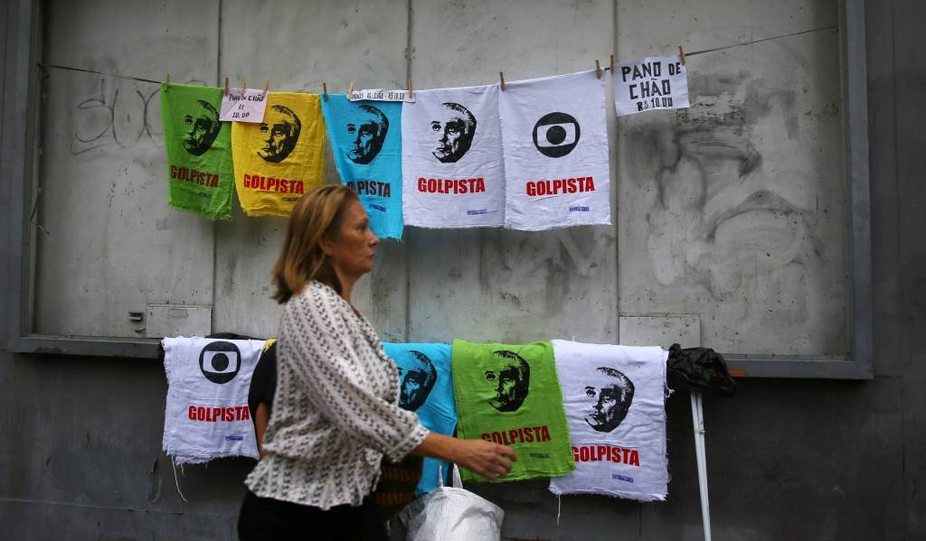 No Rio, servidores públicos protestam contra Temer e Pezão