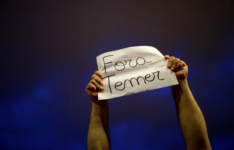 Protestos: por enquanto, o movimento contra o presidente Michel Temer reúne cerca de mil pessoas, que pedem eleições diretas e gritam "Fora Temer" (Ueslei Marcelino/Reuters)
