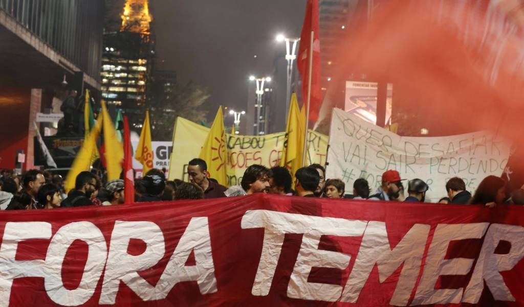 Manifestação na Paulista pede saída de Temer e eleições diretas