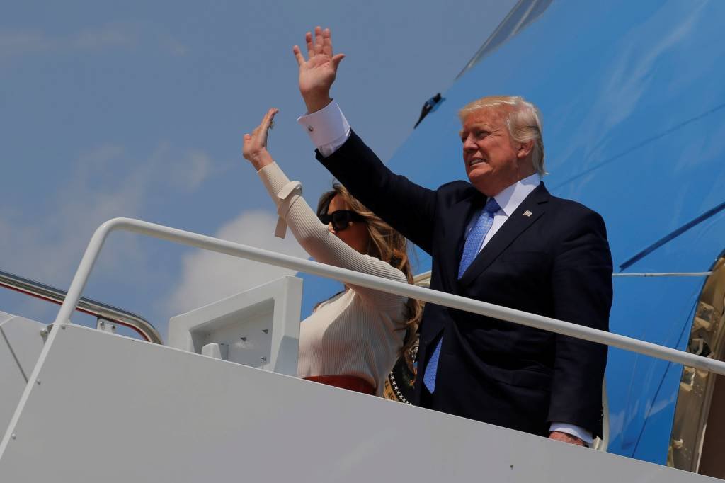 Trump parte para sua primeira viagem internacional