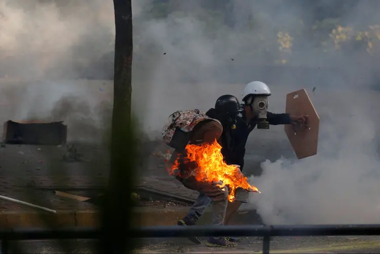 Protesto: o presidente afirma que há elementos fascistas nas manifestações da oposição (Carlos Barria/Reuters)